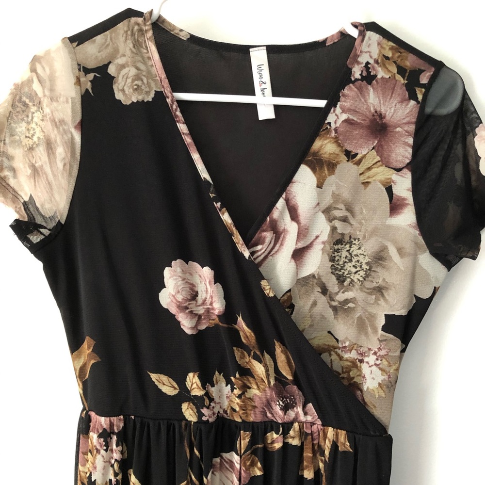 Wren & Ivory size small black floral dress